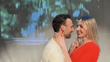סיפור אהבה - שלישייה במי במול