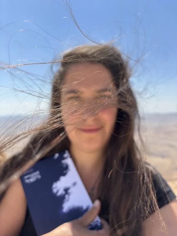 נעם אחדות - אשה מפל
