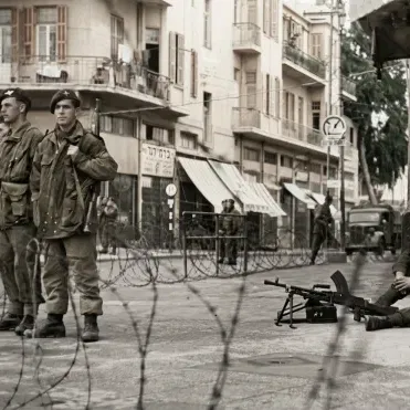 ימים אדומים בעיר הלבנה: סיור חשאי בעקבות המחתרות בלב העיר