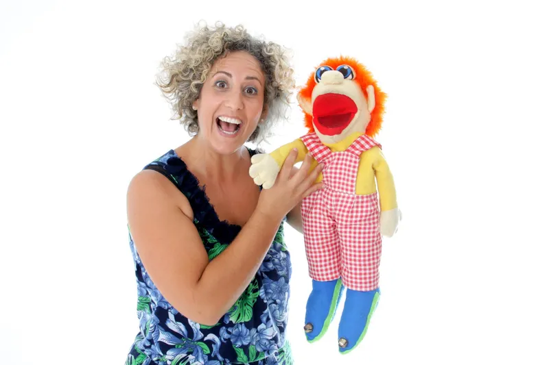 הצגה לקטנטנים אוטו גלידה וחלוקת ספר