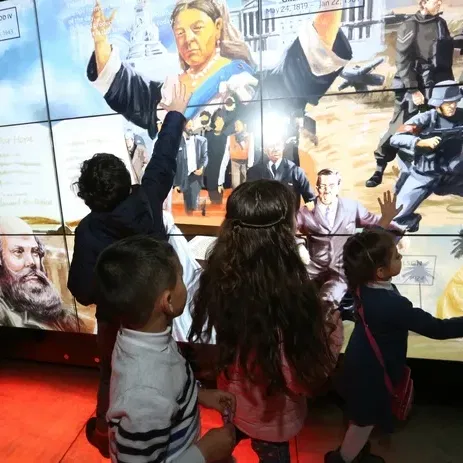 סיור בעברית