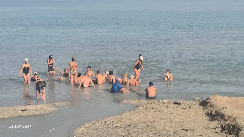 ראשון חג 13/9: עין קדם- בולענים שיוצרים מעיינות חמים בים המלח