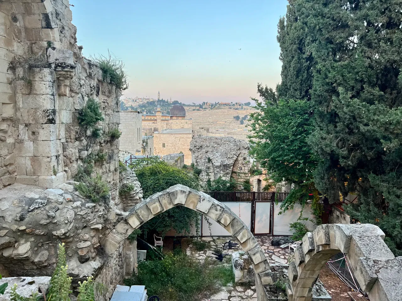 סודות מהרובע: הסיפורים הנסתרים של הרובע היהודי