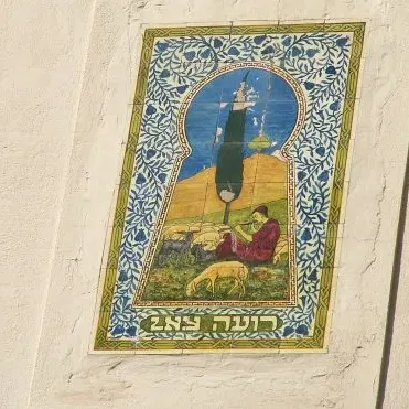 בין מגידוביץ' לאריחי בצלאל: סיור אדריכלי בשדרות רוטשילד