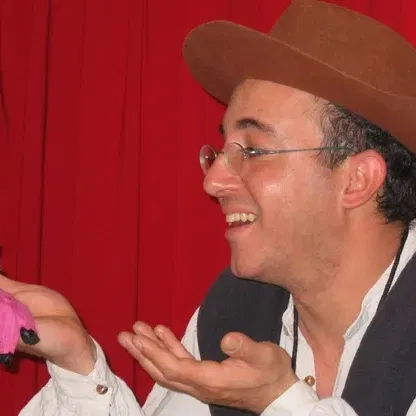 שעת סיפור: "כובע הפלא" - תאטרון שיר