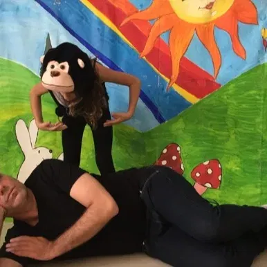 שעת סיפור בספרייה - מוכר הכובעים