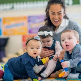 מפגש התפתחותי חוויתי לקטנטנים: חגיגה עם מצנח