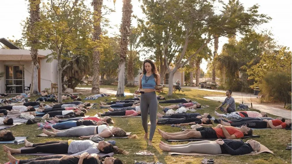 שבוע הבריאות בגבעתיים: וולנס בפארק: יוגה ויניאסה בליווי צלילים מרפאים