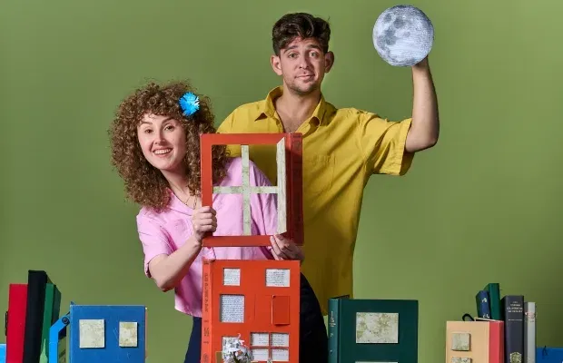 כאן צומחים שירים | תיאטרון הקרון -מאת רות חוף
