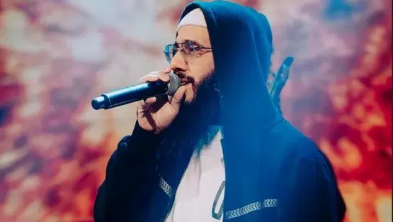 אלייצור במופע להקה