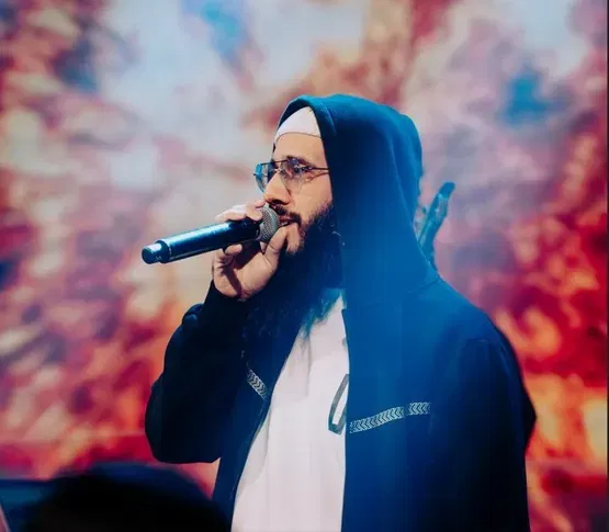 אלייצור במופע להקה