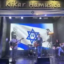 אאורה