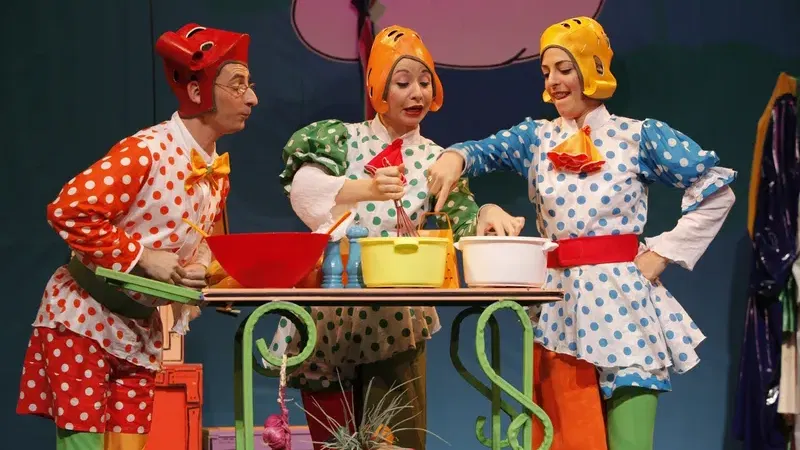 מחסן השטוזים של דתיה | תיאטרון אורנה פורת