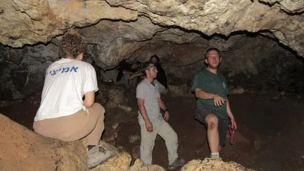 בעקבות בר כוכבא במערת ערביא