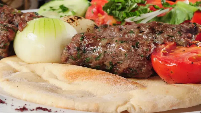 טברנה יוונית בשרית