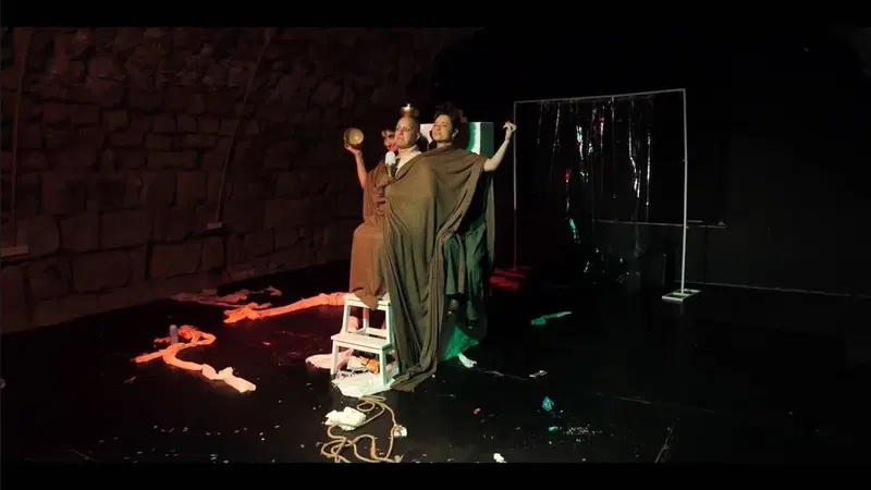 פסטיבל תיאטרון עכו - חוה"מ סוכות -שיחות עם בטן - אולם הדיוואן