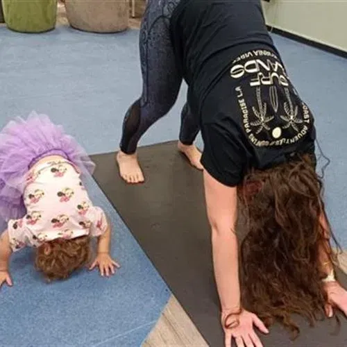 יוגה אנגלית לגילי 2-3 עם אחים גדולים
