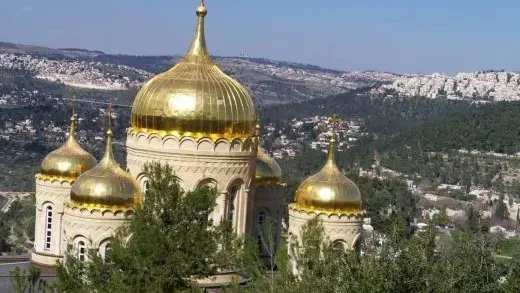 עין כרם בטבע הפורח ובסמטאות, נהנה מהנוף ונשמע על ההיסטוריה המרתקת של המקום
