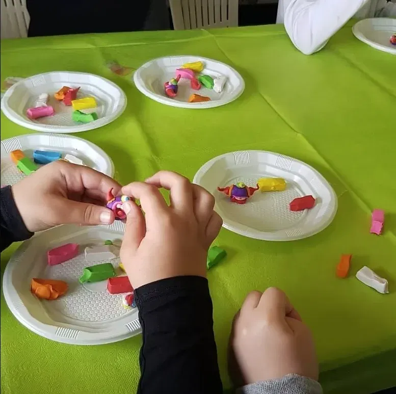 חנוכה בפלסטלינה - סדנת יצירה בספריה