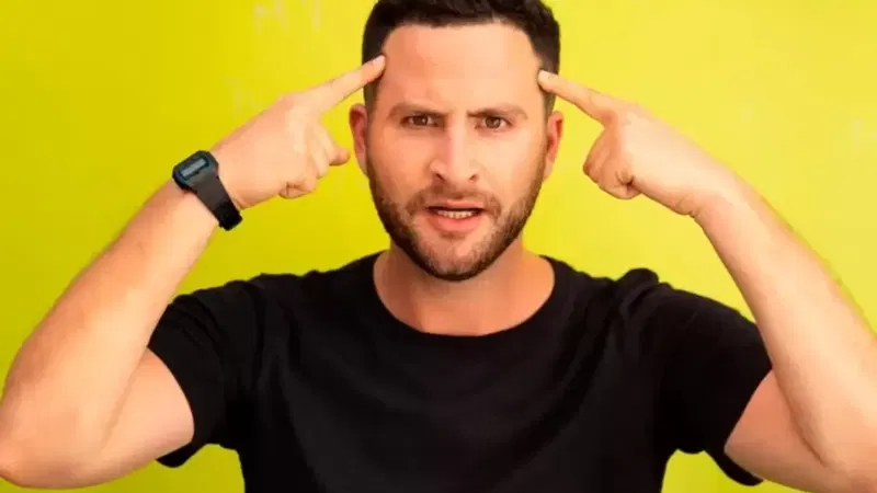 גיא הוכמן- קצין חיוך ראשי