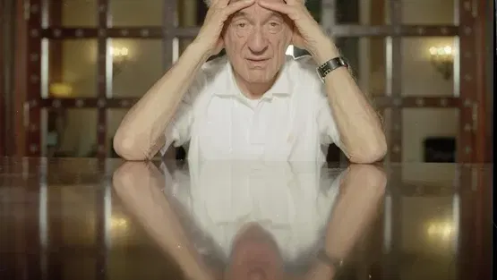 הקרנה מיוחדת - סרט: ״הניצול בטוקסידו״