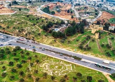 פירקת אלנור בחצר יד בן־צבי