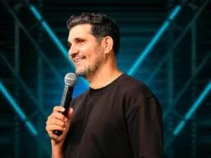 שלומי קוריאט במופע סטנדאפ