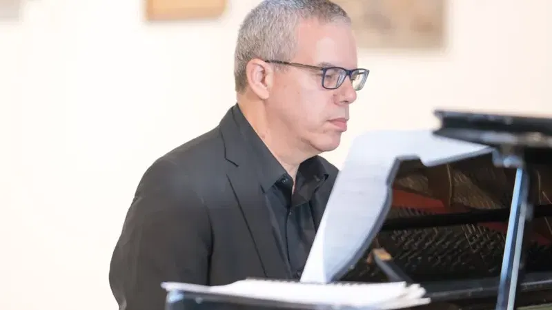 חוגגים אייל באט