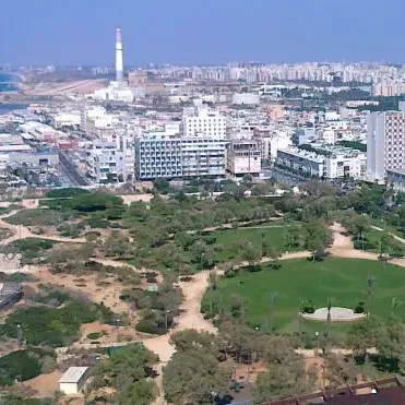 בין הגינות הירוקות למצוק הכורכר: הסיור הנסתר בצפון הישן