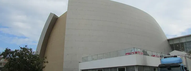אודיטוריום ע"ש סמולרש